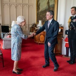 La Reina Isabel saluda al Presidente de la Confederación Suiza en Windsor Castle