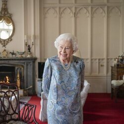 La Reina Isabel en su primera audiencia en Windsor Castle tras celebrar su 96 cumpleaños