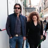 Javier Conde y Estrella Morente en la capilla ardiente de Juan Diego