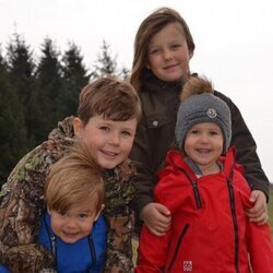 Christian, Isabel, Vicente y Josefina de Dinamarca de excursión cuando eran pequeños