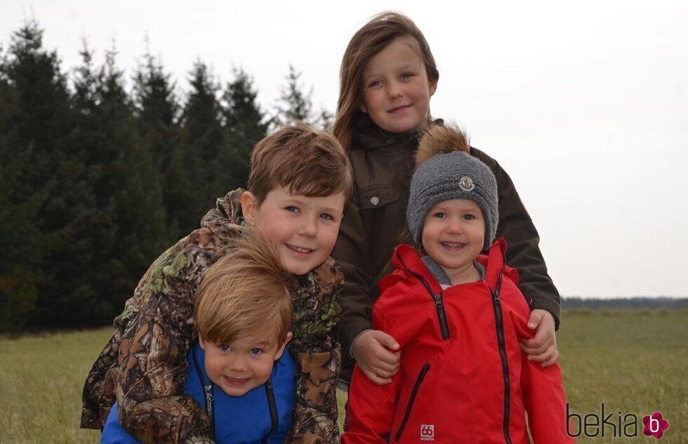 Christian, Isabel, Vicente y Josefina de Dinamarca de excursión cuando eran pequeños