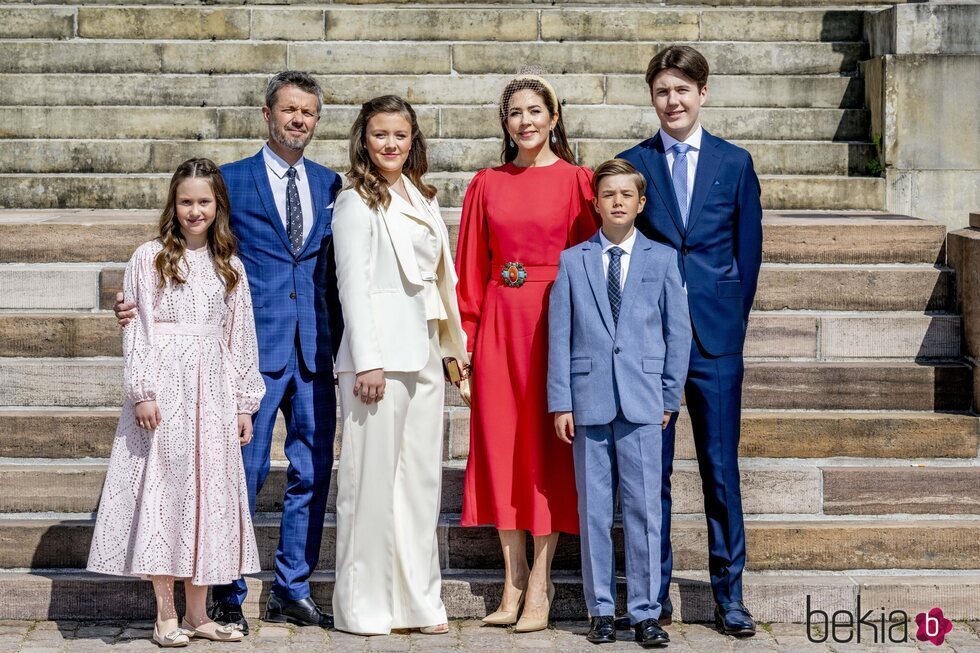 Federico y Mary de Dinamarca, Christian, Isabel, Vicente y Josefina de Dinamarca en la Confirmación de Isabel de Dinamarca