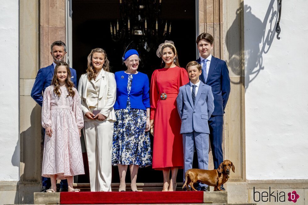 Margarita de Dinamarca, Federico y Mary de Dinamarca, Christian, Isabel, Vicente y Josefina de Dinamarca en la Confirmación de Isabel de Dinamarca