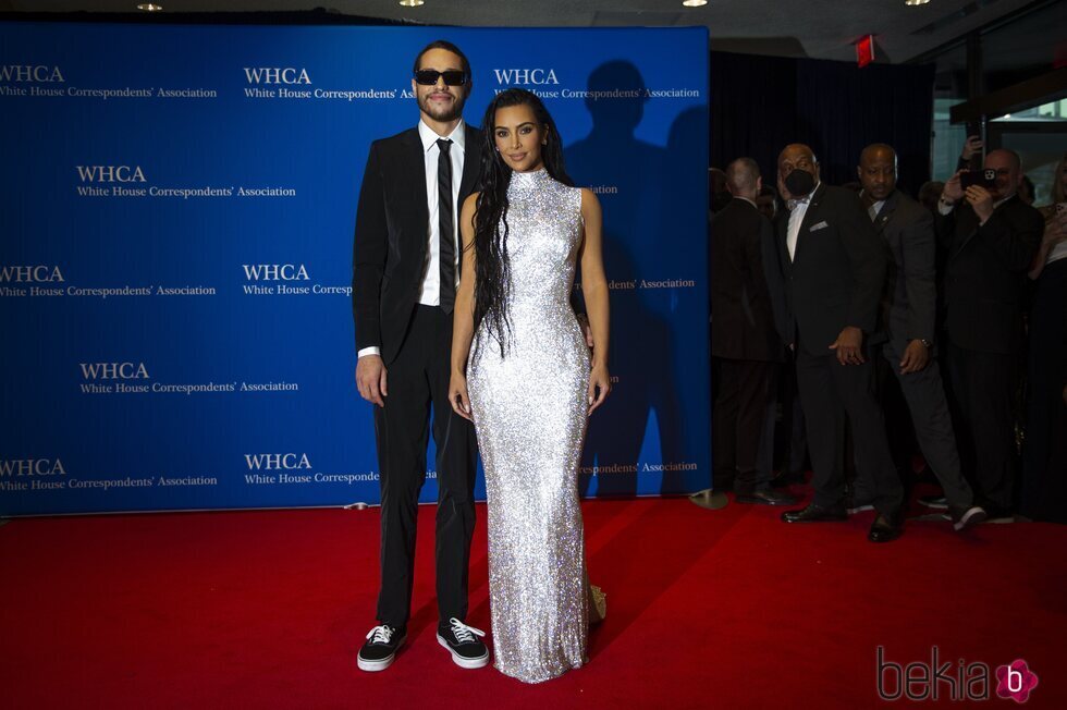 Kim Kardashian y Pete Davidson en la cena de la Asociación de Corresponsales de la Casa Blanca 2022