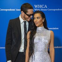 Kim Kardashian y Pete Davidson en su primer acto como pareja en la cena de la Asociación de Corresponsales de la Casa Blanca 2022