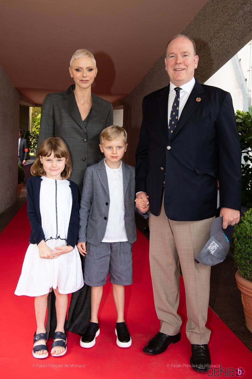 Alberto y Charlene de Mónaco y sus hijos Jacques y Gabriella de Mónaco en la reaparición de la Princesa Charlene