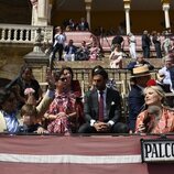 Fran Rivera y Lourdes Montes con sus hijos, Manuel Vega y Eugenia Martínez de Irujo y Narcís Rebollo en la Exhibición de Enganches de la Feria de Abril 202