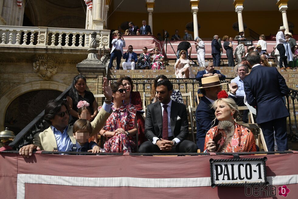 Fran Rivera y Lourdes Montes con sus hijos, Manuel Vega y Eugenia Martínez de Irujo y Narcís Rebollo en la Exhibición de Enganches de la Feria de Abril 202