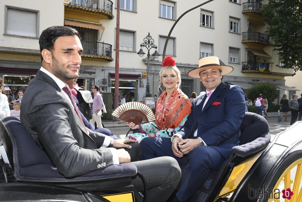 Manuel Vega, Eugenia Martínez de Irujo y Narcís Rebollo en la Exhibición de Enganches de la Feria de Abril 2022