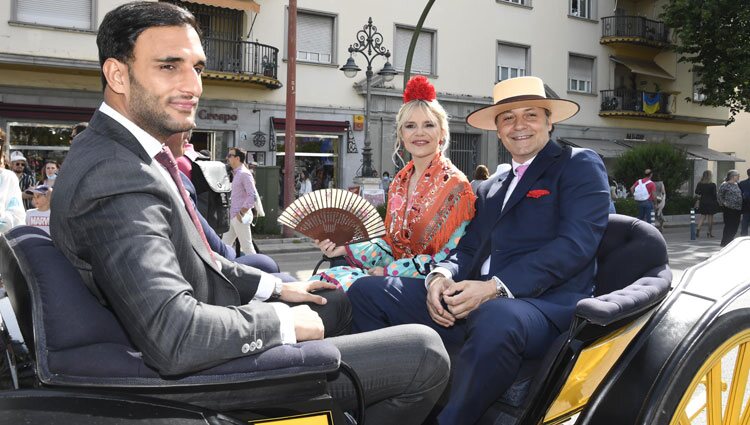 Manuel Vega, Eugenia Martínez de Irujo y Narcís Rebollo en la Exhibición de Enganches de la Feria de Abril 2022