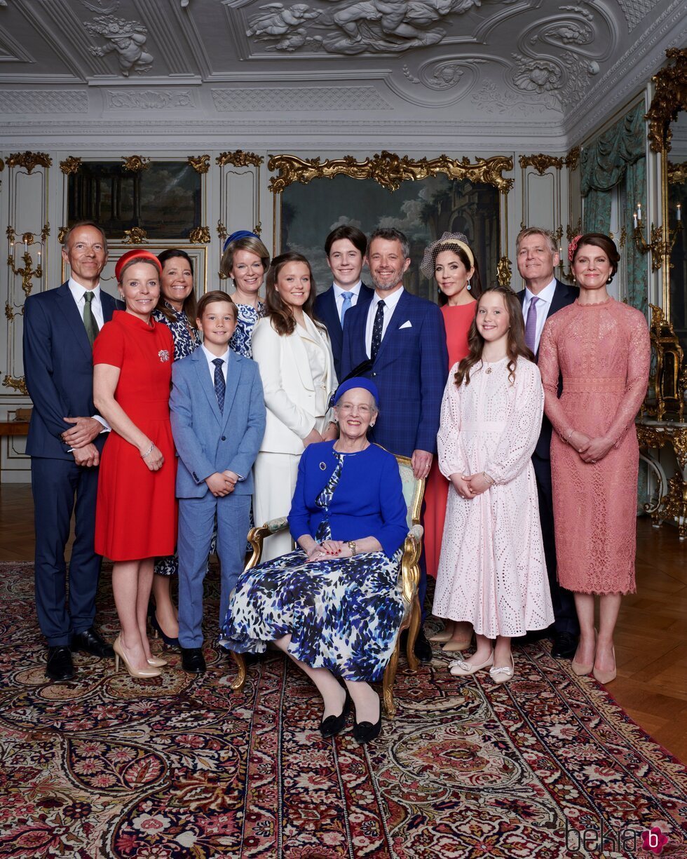 Isabel de Dinamarca con sus padres, sus hermanos, su abuela Margarita de Dinamarca y sus padrinos en su Confirmación