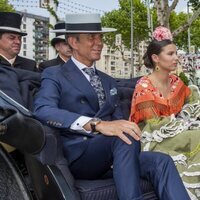 Tana Rivera en un coche de caballos en la Feria de Abril 2022