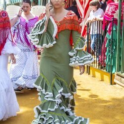 Tana Rivera hablando con gesto serio en la Feria de Abril 2022