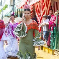 Tana Rivera hablando con gesto serio en la Feria de Abril 2022