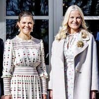 Victoria de Suecia y Mette-Marit de Noruega en el Palacio de Haga