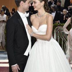 Evan Spiegel y Miranda Kerr, muy enamorados en la MET Gala 2022