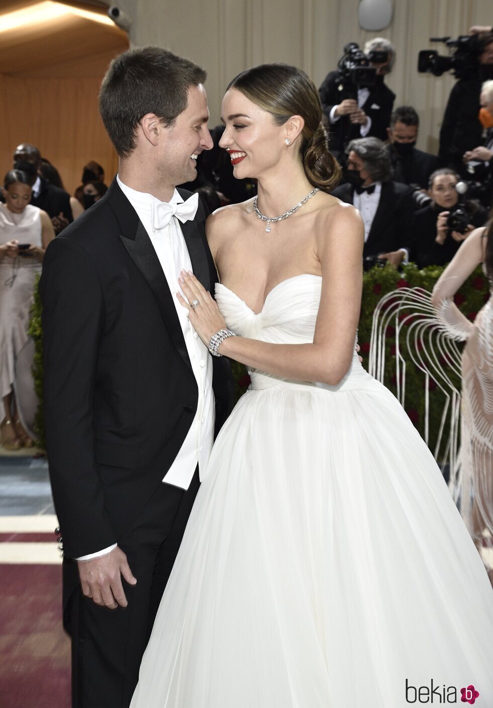 Evan Spiegel y Miranda Kerr, muy enamorados en la MET Gala 2022