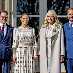 Victoria y Daniel de Suecia en el Palacio de Haga con Haakon y Mette-Marit de Noruega