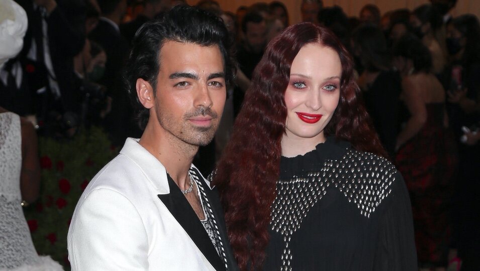 Joe Jonas y Sophie Turner, muy románticos en la MET Gala 2022