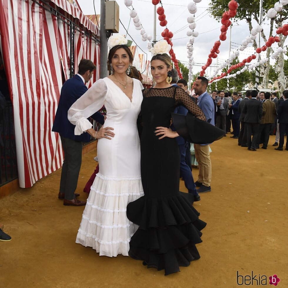 Paz Padilla y Anna Ferrer en la Feria de Abril de Sevilla 2022