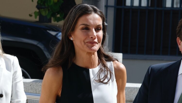 La Reina Letizia acude a Mérida a la entrega de los Premios Reina Letizia 2021