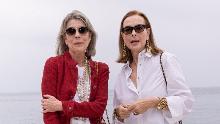 Carolina de Mónaco y Carole Bouquet en la presentación de la colección Crucero 2022/2023 de Chanel