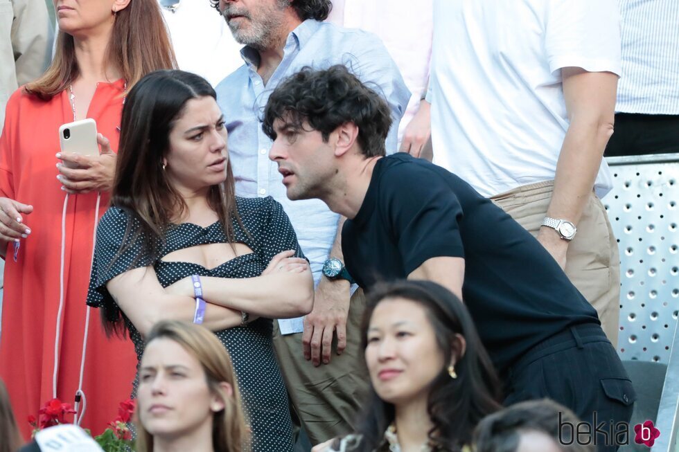 Blanca Suárez mirando a Javier Rey en el Madrid Open de Tenis 2022