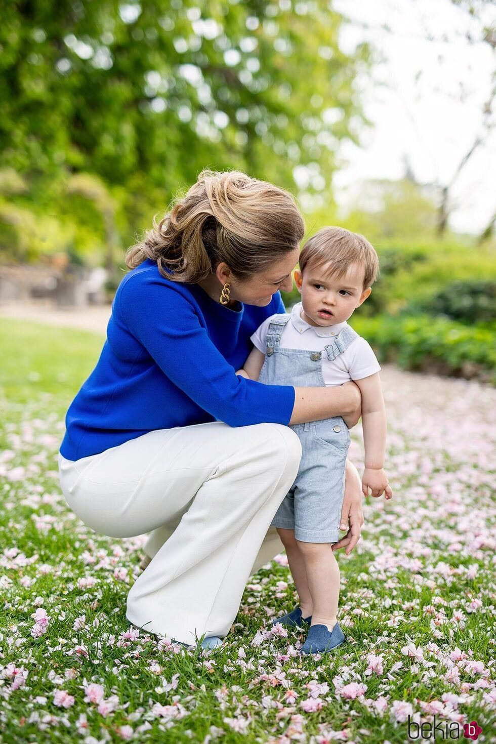 Stéphanie de Luxemburgo, muy cariñosa con su hijo Charles de Luxemburgo en su 2 cumpleaños