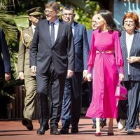 La Reina Letizia hablando con Ximo Puig en el Día Mundial de la Cruz Roja y de la Media Luna Roja