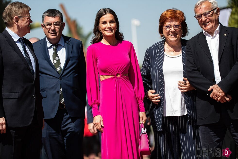 La Reina Letizia luce abdominales y vientre plano en el Día Mundial de la Cruz Roja y la Media Luna Roja