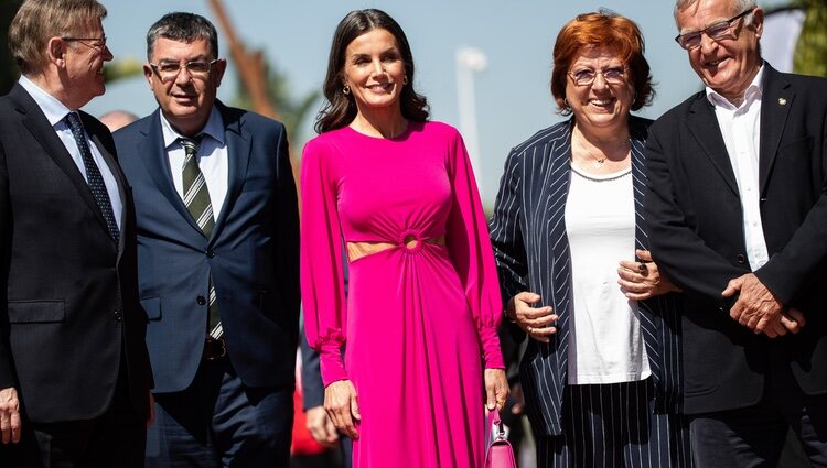 La Reina Letizia luce abdominales y vientre plano en el Día Mundial de la Cruz Roja y la Media Luna Roja