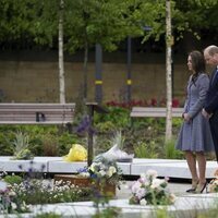 El Príncipe Guillermo y Kate Middleton en la inauguración del Glade Of Light Memorial en Manchester