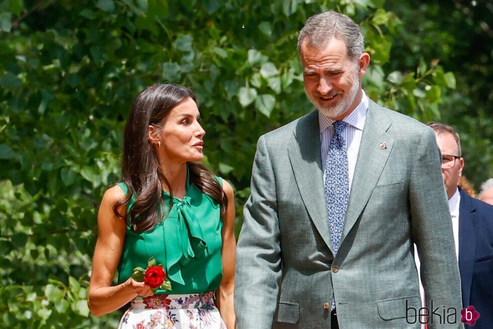 Los Reyes Felipe y Letizia, muy cómplices en Las Hurdes