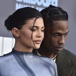 Kylie Jenner y Travis Scott en la alfombra roja de los Billboard Music Awards 2022