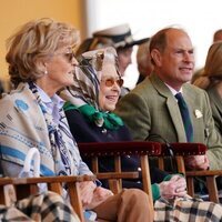 Lady Penny Brabourne, la Reina Isabel, el Príncipe Eduardo y Sophie de Wessex en The Royal Windsor Horse Show