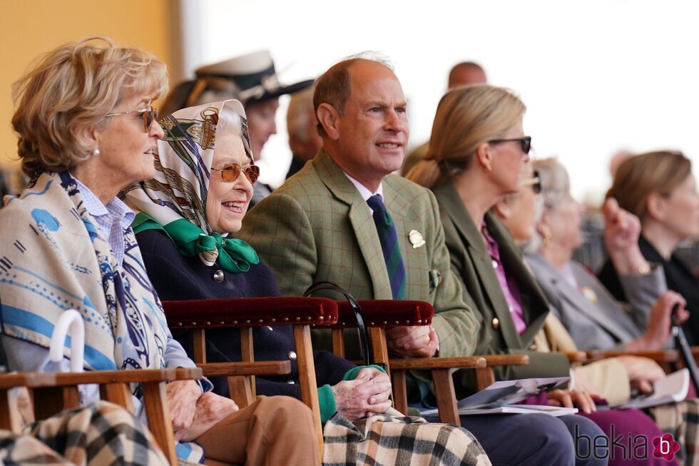 Lady Penny Brabourne, la Reina Isabel, el Príncipe Eduardo y Sophie de Wessex en The Royal Windsor Horse Show