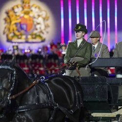 Lady Louise Mountbatten-Windsor llevando un carruaje en 'A Gallop Through History' en The Royal Windsor Horse Show