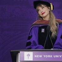 Taylor Swift durante su discurso al recibir el título de Doctora Honoris Causa por la NYC