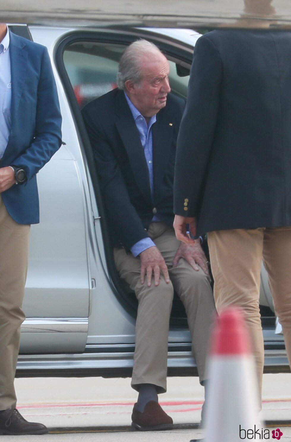 El Rey Juan Carlos en el aeropuerto de Vigo a su llegada a España desde Abu Dabi