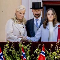 Mette-Marit de Noruega e Ingrid Alexandra de Noruega, muy cómplices en presencia de Haakon de Noruega y Sverre Magnus de Noruega en el Día de Noruega 2022