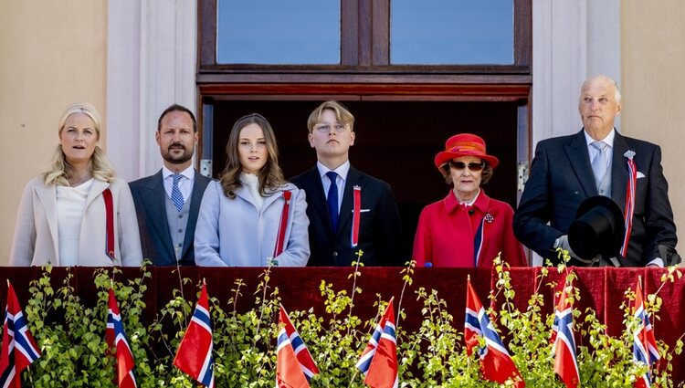 La Familia Real Noruega en el Día Nacional de Noruega 2022