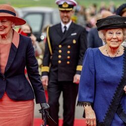 Margarita de Dinamarca y Beatriz de Holanda en una celebración en Amager