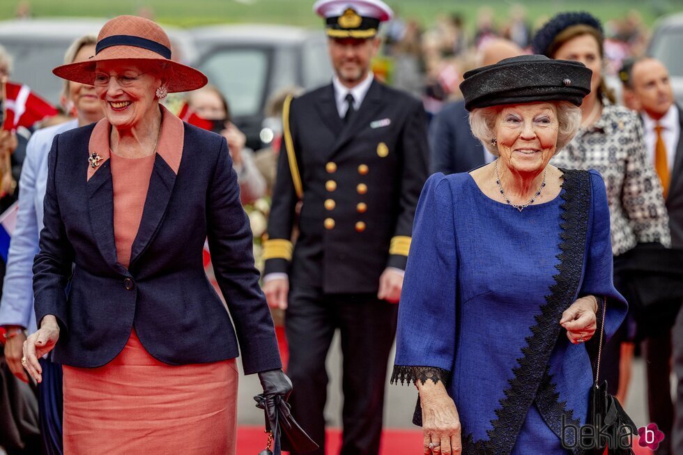 Margarita de Dinamarca y Beatriz de Holanda en una celebración en Amager