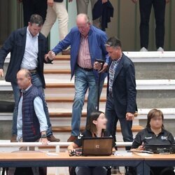 El Rey Juan Carlos llegando a un partido de Pablo Urdangarin en Pontevedra