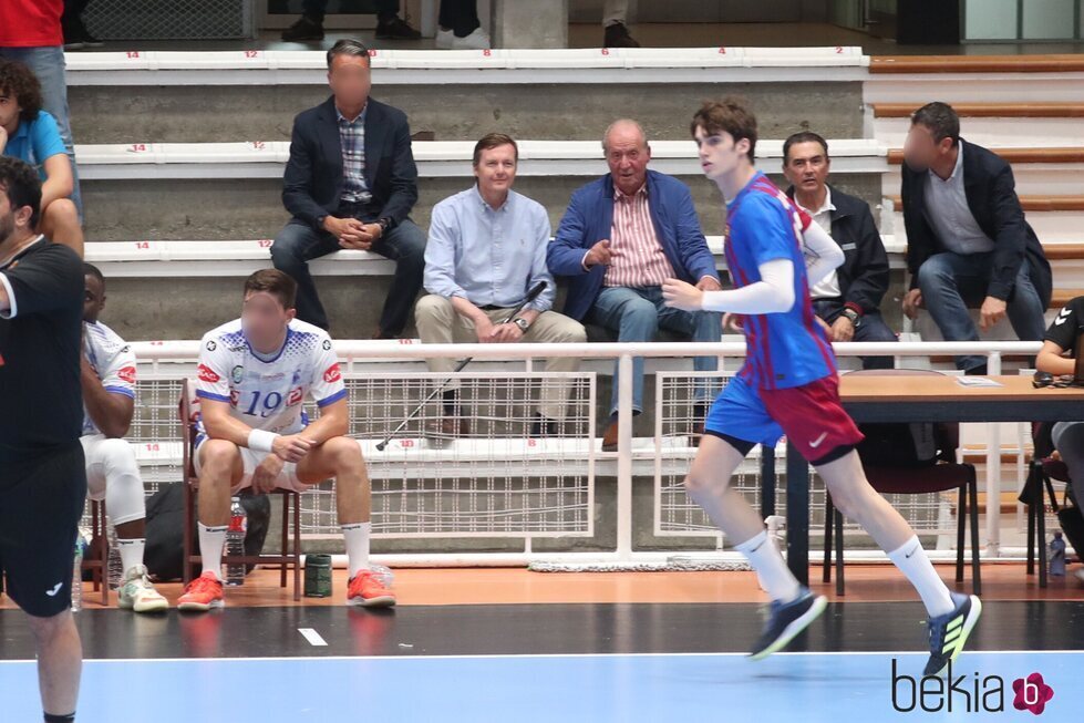 El Rey Juan Carlos y Pedro de Borbón-Dos Sicilias viendo jugar a Pablo Urdangarin en Pontevedra