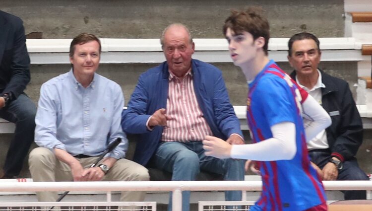 El Rey Juan Carlos y Pedro de Borbón-Dos Sicilias viendo jugar a Pablo Urdangarin en Pontevedra