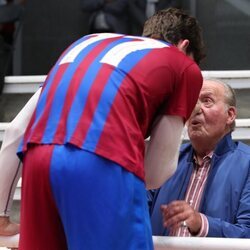 El Rey Juan Carlos y Pablo Urdangarin hablando en su reencuentro en Pontevedra