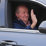 El Rey Juan Carlos sale de La Zarzuela tras su reencuentro con su familia