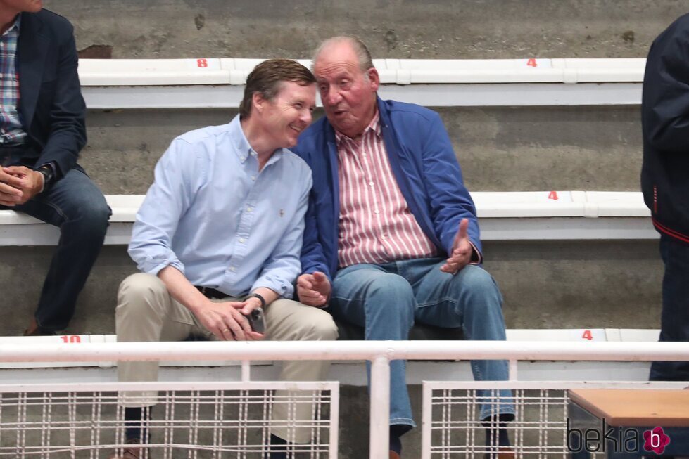 El Rey Juan Carlos y Pedro de Borbón-Dos Sicilias en el partido de Pablo Urdangarin en Pontevedra