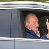 El Rey Juan Carlos se despide tras su primer viaje a España desde que se exilió a Abu Dabi